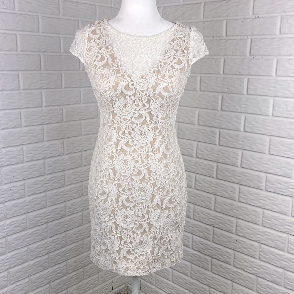 HAILEY LOGAN BY ADRIANNA PAPELL LACE WITH NUDE LINING BODYCON DRESS SIZE 3/4